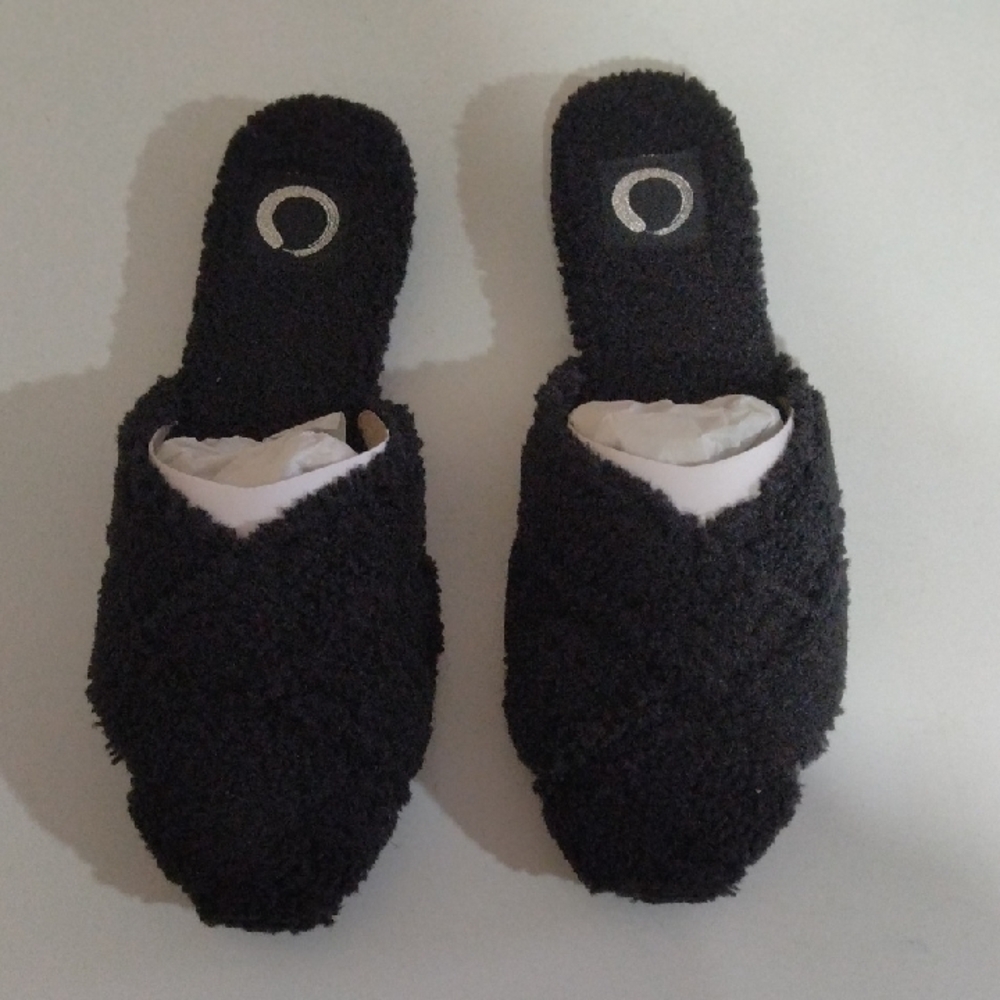 New With Tags Black Color Journee Collection (Sereena) Elegant Black Slippers